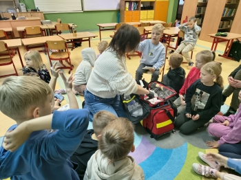 37f51fa9-5bc1-44e3-a9d3-f5b05b60249a