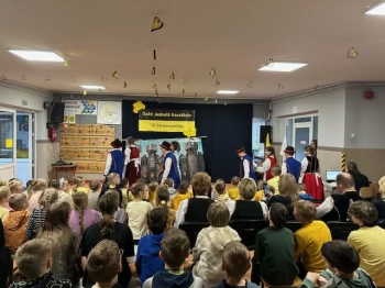 2ad1ba22-c3f6-4fb8-ae8f-97b2af1bf3bf