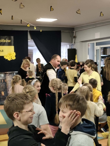 fa244120-c8c9-4fbb-a067-f500660e0c5b