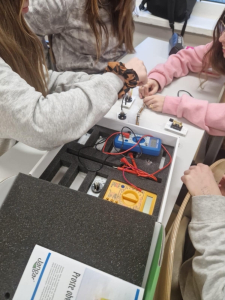 Prąd pod lupą! Eksperymentujemy z obwodami elektrycznymi