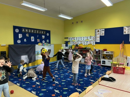 Zabawy z zakresu orientacji przestrzennej ciała  w ramach projektu „Dobry start - rozwój edukacji przedszkolnej w Gminie Szemud” 