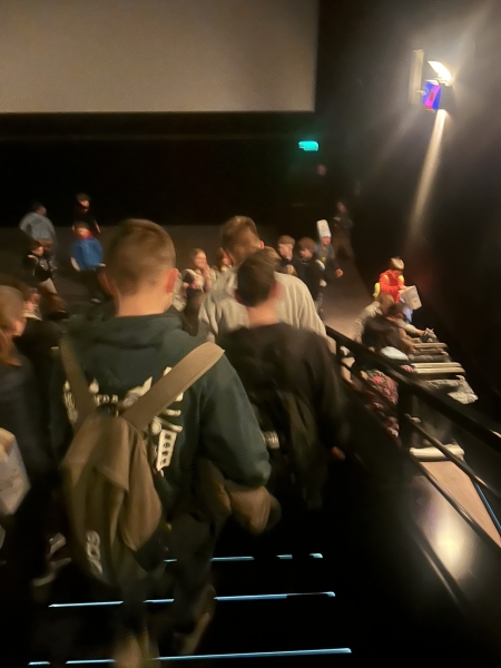 Klasa 8 w kinie – „Za duży na bajki 3” i ważna lekcja o hejcie