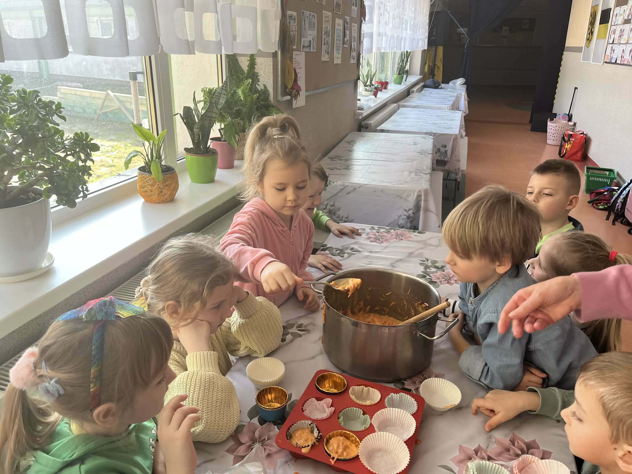 Marchewkowe wypieki – mali cukiernicy z zerówki w akcji!