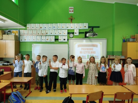 Pasowanie na Czytelnika – pierwszoklasiści dołączyli do grona miłośników książek! 