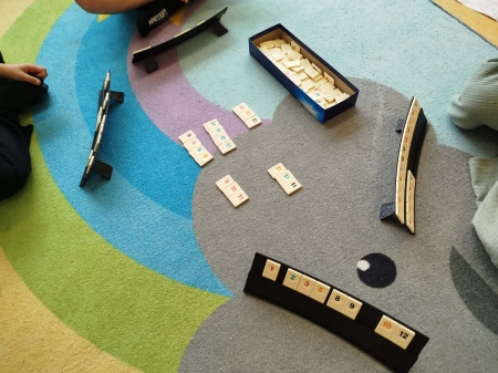 Rummikub w świetlicy – gramy i rozwijamy się!