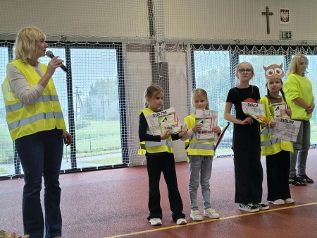 Sukces naszych uczennic w konkursie plastycznym „Dbam o swoje bezpieczeństwo”!