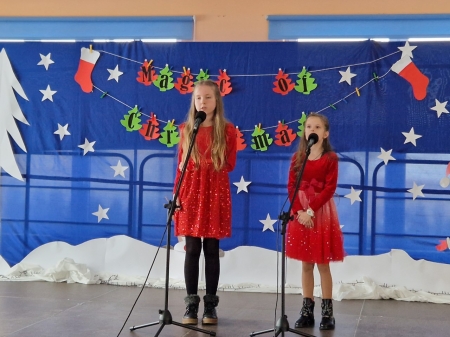 Sukces naszych uczennic na Gminnym Konkursie Piosenki Świątecznej w języku polskim i angielskim w Bojanie.
